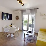 Mares 1 By Interhome *