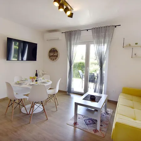 Mares 1 By Interhome *