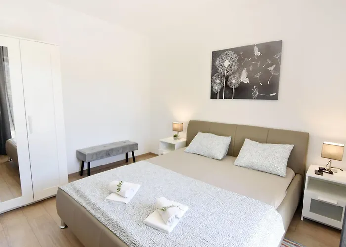 Mares 1 By Interhome *